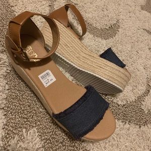 NWT denim & nude Platform sandals